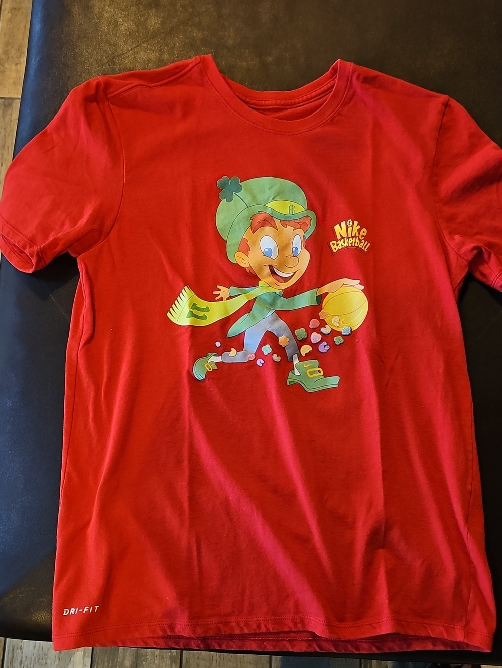 Men's Size M Nike Kyrie Irving Graphic Basketball Tee with Green Accent